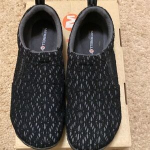 NWOT Merrell slip on women’s Black shoes